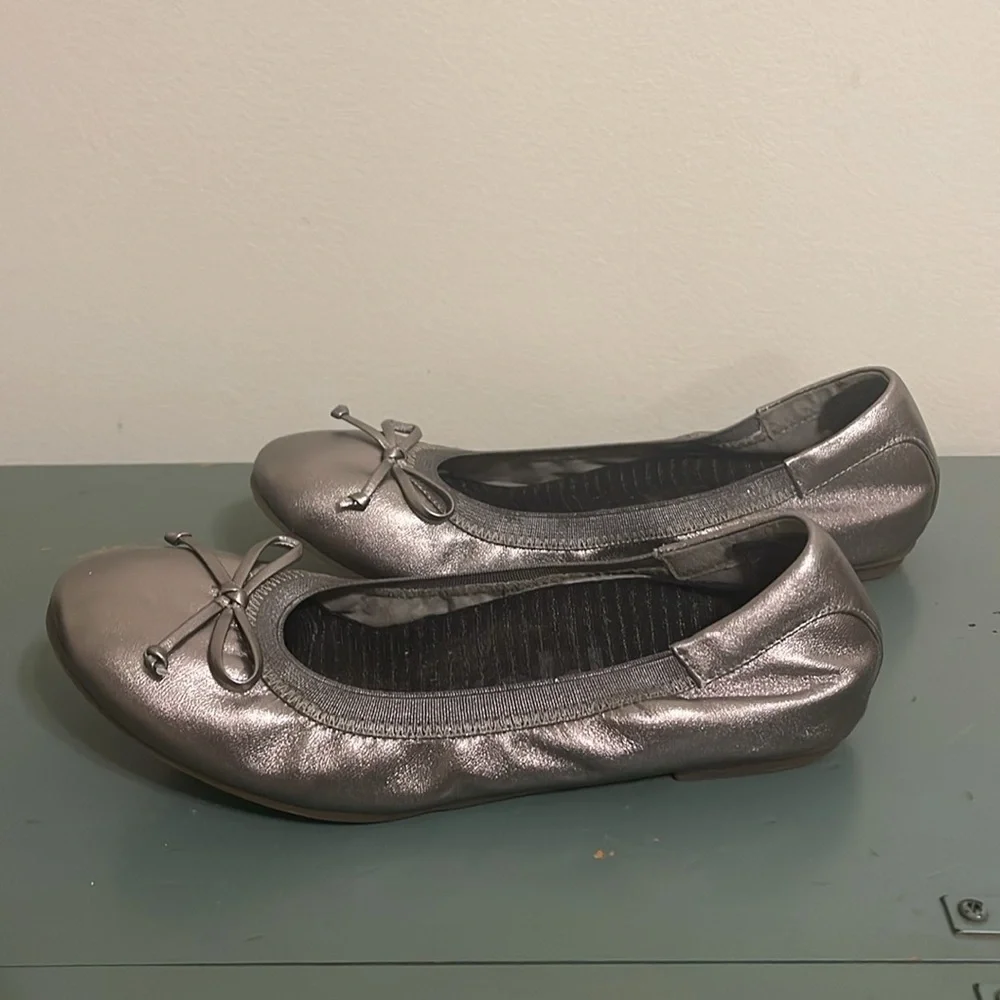 VIONIC Matira Womens Silver Pewter Leather Bow Ballet Flats - Picture 2 of 10